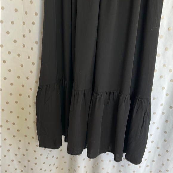 Elegant Black Midi Dress - Picture 4 of 15